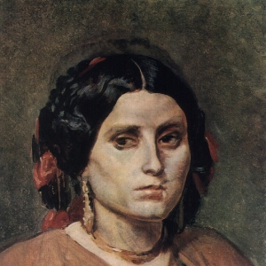 Голова молодой женщины с серьгами и ожерельем.